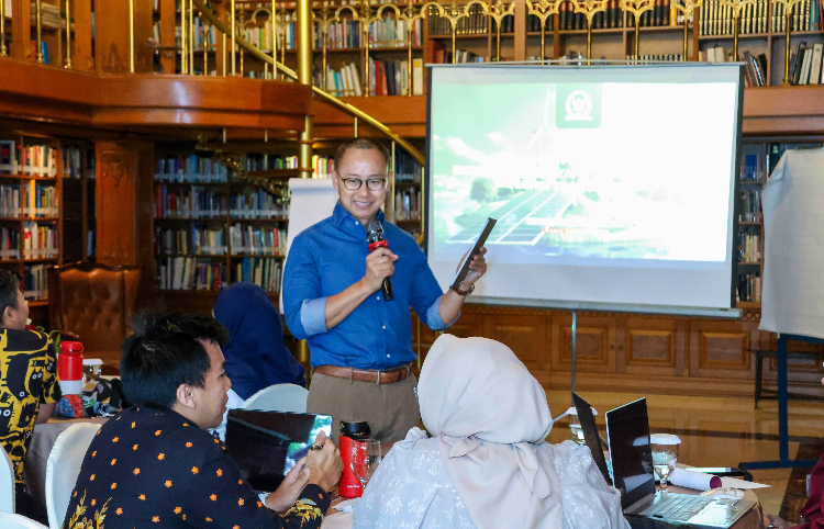 Bicara di Forum Legislatif Muda, Eddy Soeparno Ajak DPRD Kab/Kota Kolaborasi Atasi Masalah Sampah
