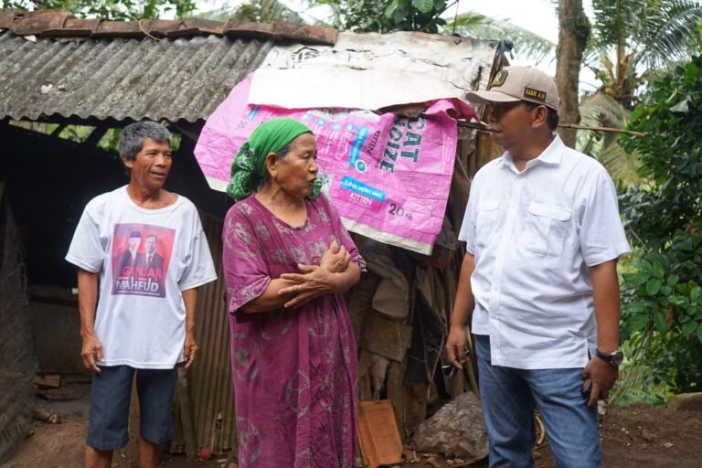 Iman Adinugraha Tinjau Korban Puting Beliung di Cibodas, Salurkan Bantuan dan Semangat