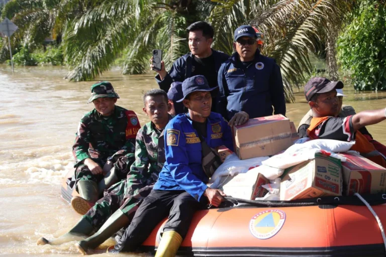Muslim Ayub Langsung Antar Bantuan ke Aceh Barat! Politisi NasDem Komitmen Bantu Korban Banjir dan Desak Pemerintah Pusat Tanggap Kondisi Lapangan