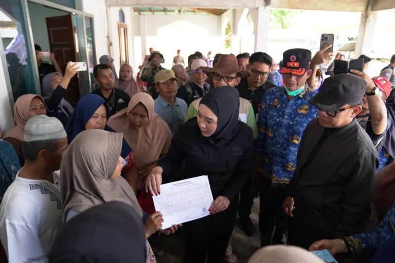 Dokumen Warga Hanyut! Cindy Monica Minta Layanan Khusus Kemendagri, Pengurusan Ulang KTP/KK Korban Banjir Sumbar Wajib Dipermudah dan Tanpa Biaya
